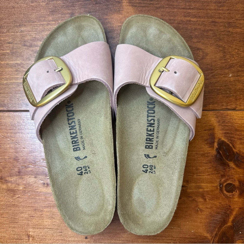 Birkenstock Madrid Big Buckle Sandals in Light Pink with Gold Buckle EUC